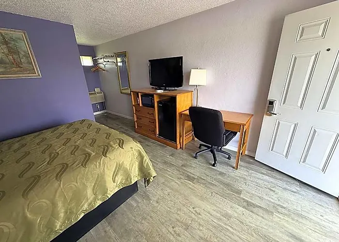 Highway Hotel 3*